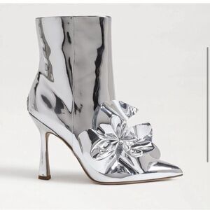 SAM EDELMAN Booties Esmae 2 Bold Bow Pointed Toe Metallic Soft Silver Size 6